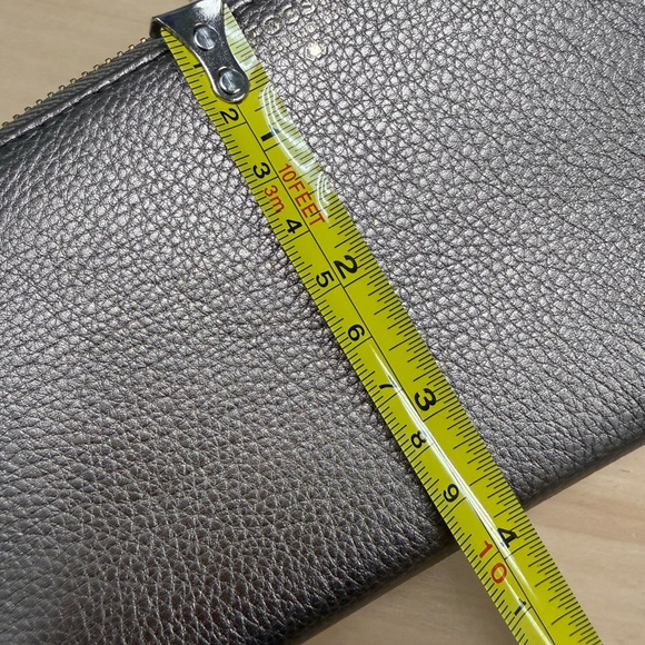 Fossil Metallic Gold Wallet Like New - Picture 8 of 8